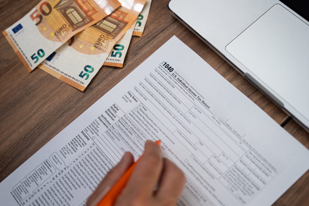 Deducciones fiscales y ayudas para compradores de vivienda en Andalucía
